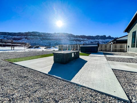 Desert Dreams Retreat Moab with 3 Bedrooms and a separate Studio