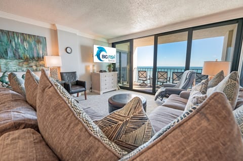 Amazing Living Room with Stunning Views🌊☀️