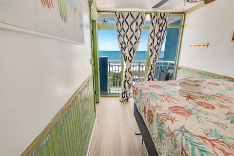Bedroom with View of the Ocean🌊☀️