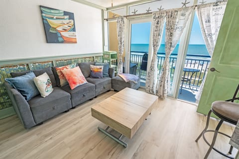 Amazing Living Room with Views of the Ocean 🌊☀️