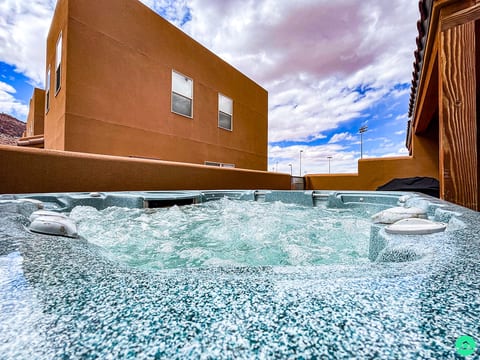Beautiful Townhome in Moab with Pool and Hot Tub
