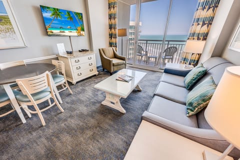 Direct Oceanfront, Beautifully Decorated