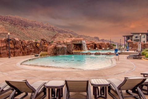 Gorgeous Moab sky laying poolside