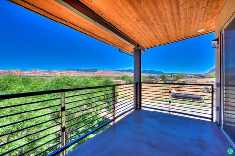 Moab Sage Creek Balanced Rock Retreat