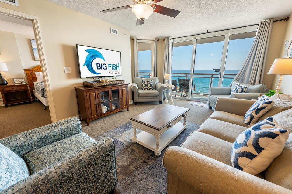 Living Room with Stunning ViewsπβοΈ