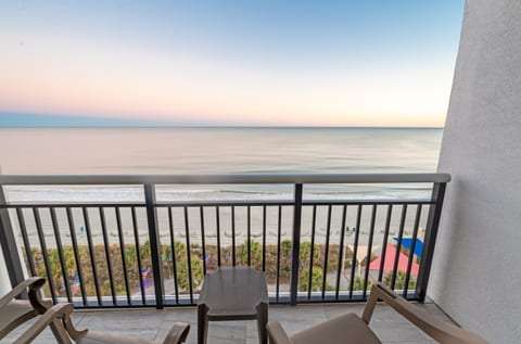 Balcony with Amazing Views of the Ocean