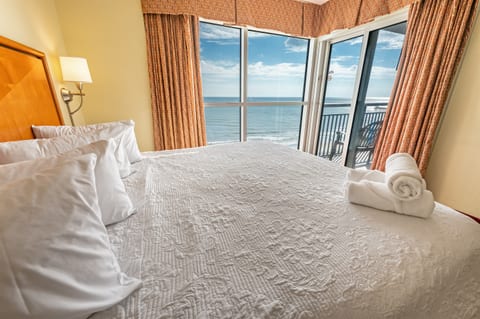Beautiful Bedroom with Amazing Views 🌊☀️