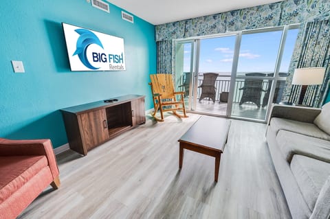 Living Room with Stunning Views🌊☀️