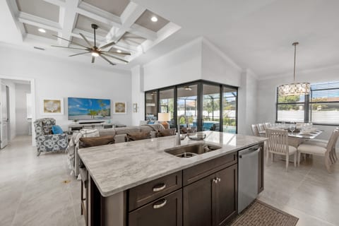 Kitchen / Dining area