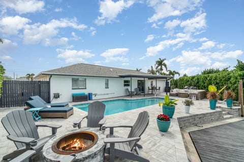 An additional wood firepit (Please bring your own firewood)