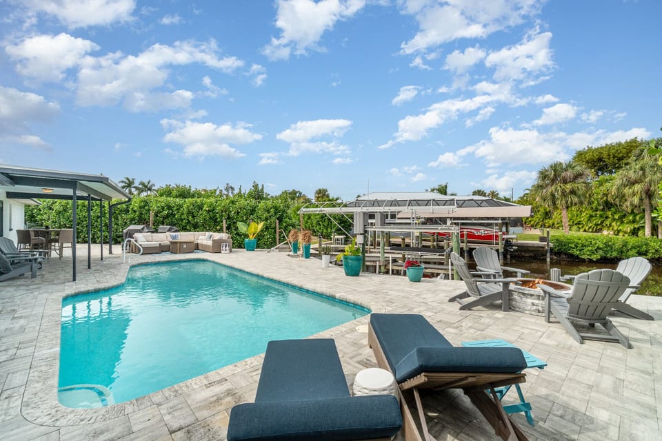 Private heated pool and Canal access