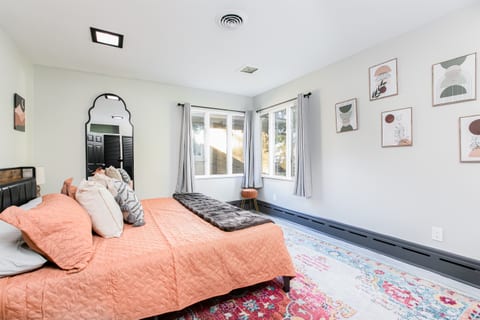 Spacious king bedroom