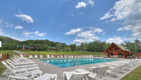 Honeysuckle Community Pool