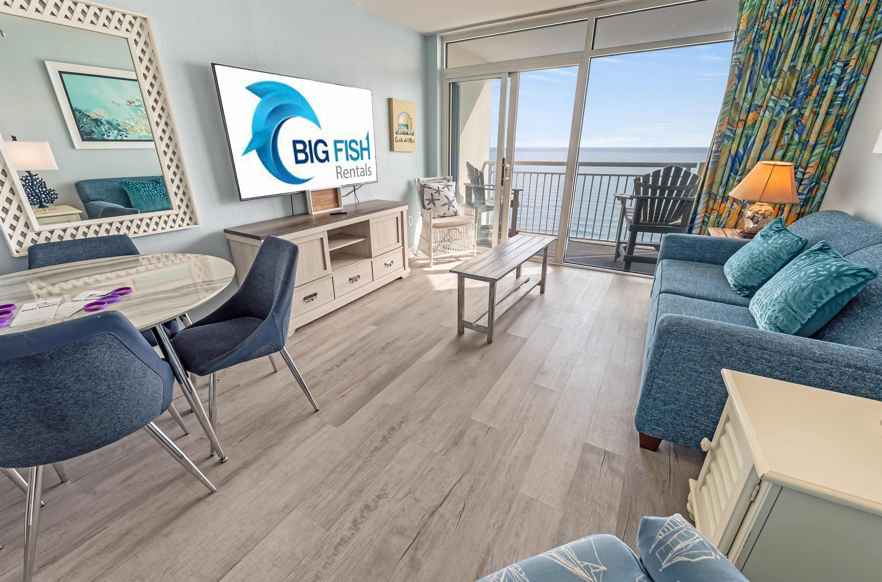 Living Room with Stunning Views🌊☀️