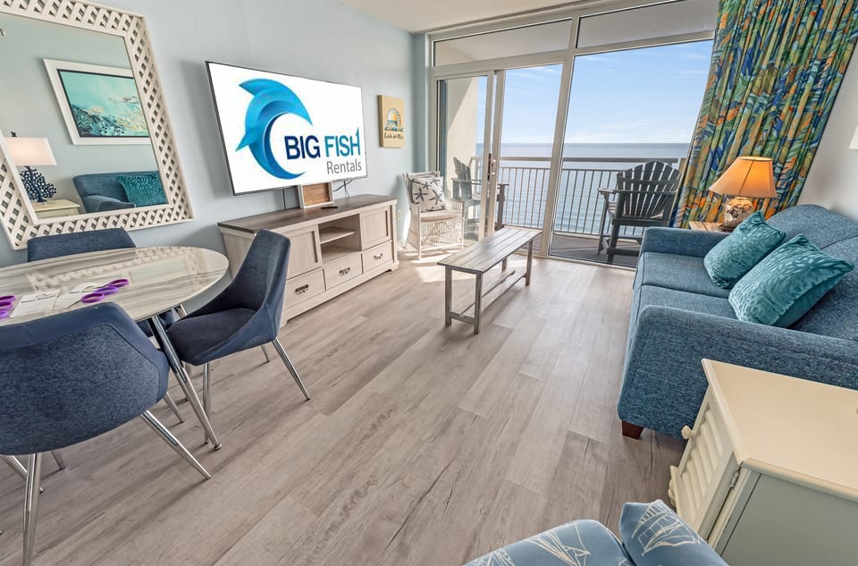 Living Room with Stunning Views🌊☀️