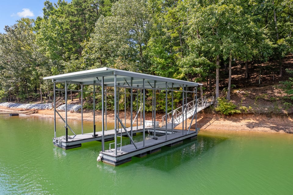 Lake Daze On Lake Lanier With Dock - Gainesville