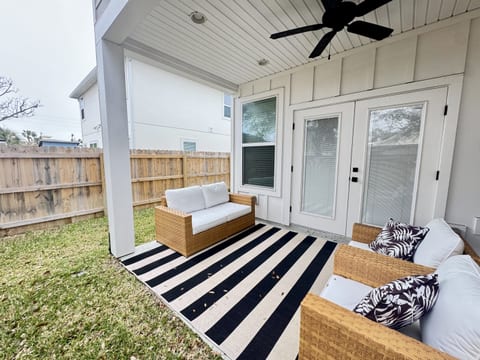 Coastal vibes and endless sunsets – your perfect beach getaway in Jacksonville Beach awaits!