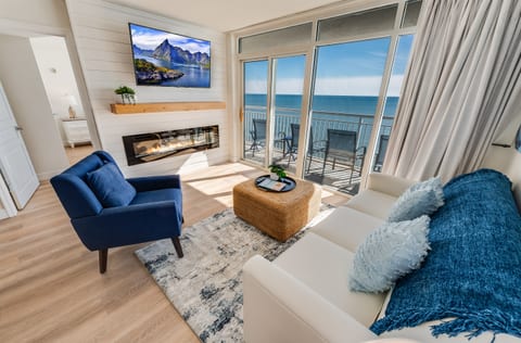 Large Living Area with Views of the Ocean, Beautifully Decorated