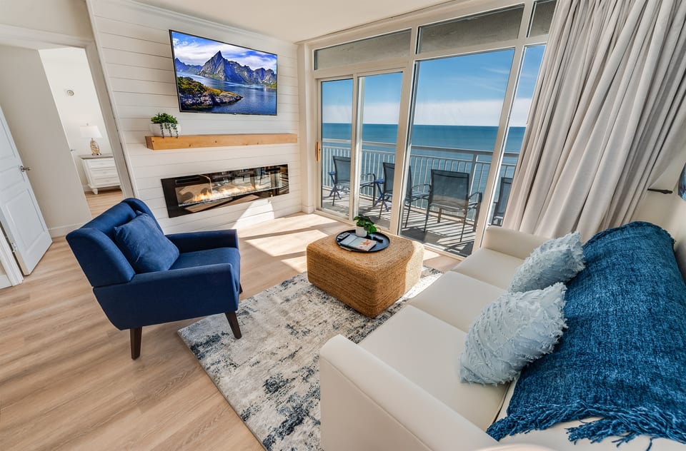 Large Living Area with Views of the Ocean, Beautifully Decorated