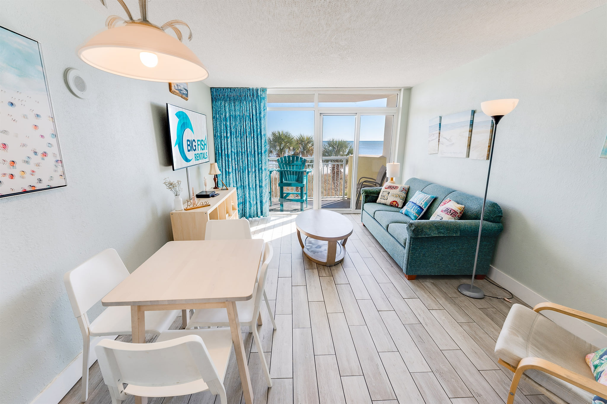Living Room with Stunning Views🌊☀️