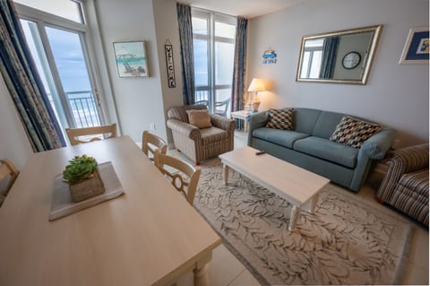 Direct Oceanfront, Beautifully Decorated