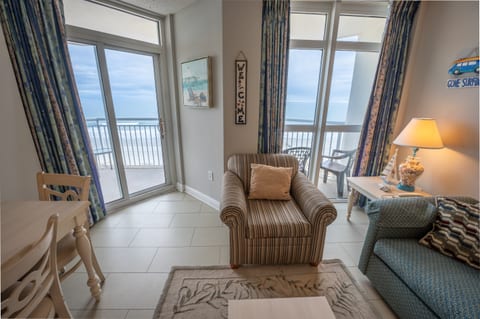 Direct Oceanfront, Beautifully Decorated