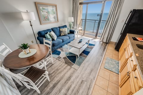 Direct Oceanfront, Beautifully Decorated