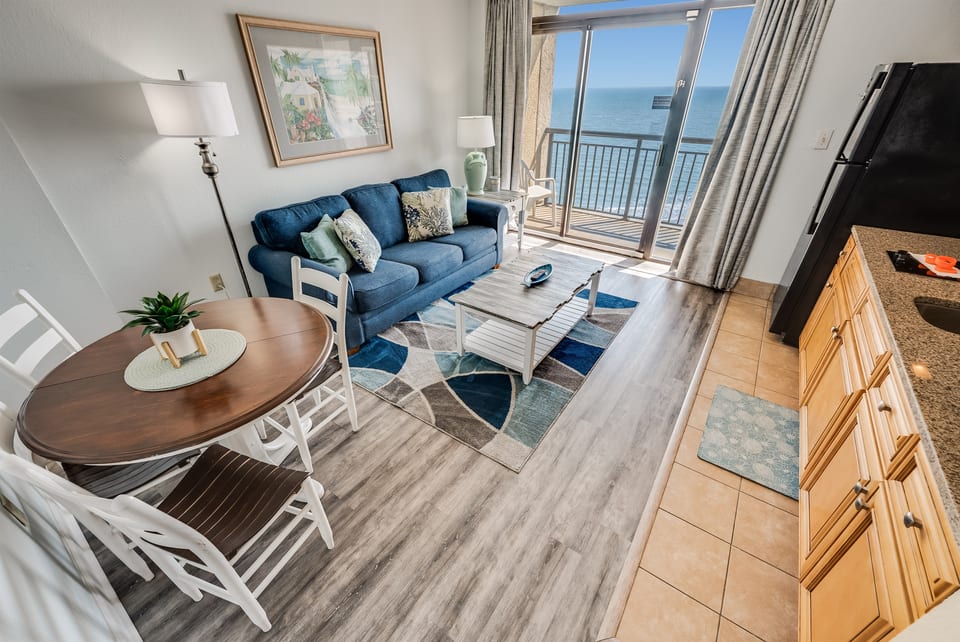 Direct Oceanfront, Beautifully Decorated