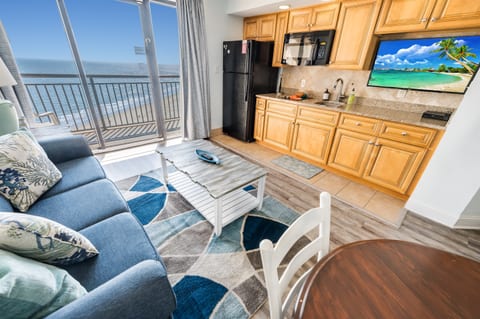 Direct Oceanfront, Beautifully Decorated