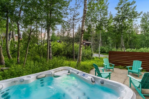 Your private woodland sanctuary. 🌲✨
Unwind in the bubbling hot tub or gather around in the bright Adirondack chairs for a peaceful evening among the trees. Whether you're soaking under the stars or enjoying a morning coffee in the crisp mountain air, this