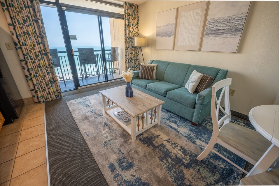 Direct Oceanfront with Beautiful Decorations