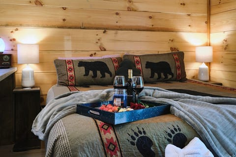 Emerald Forest-NEW Luxury, Romance and Seclusion minutes to town