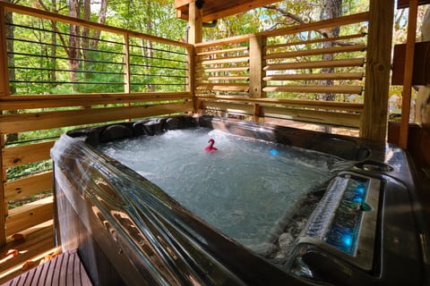 Emerald Forest-NEW Luxury, Romance and Seclusion minutes to town