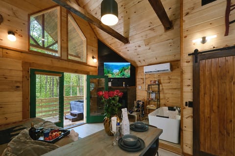 Emerald Forest-NEW Luxury, Romance and Seclusion minutes to town