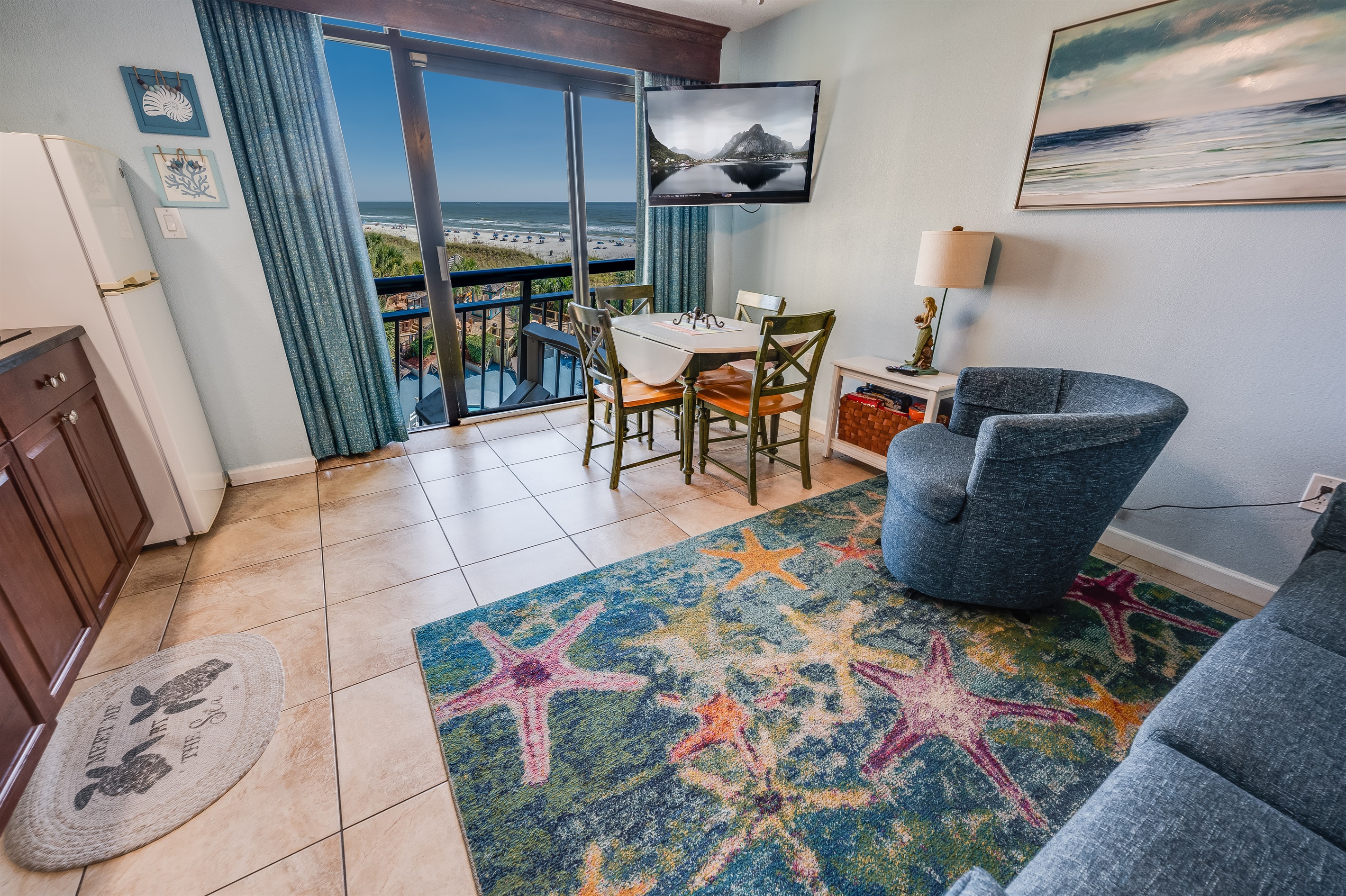 Large Living Area with Views of the Ocean, Beautifully Decorated