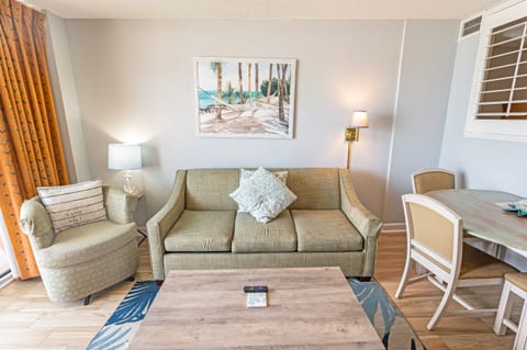 Large Living Room, Beautifully Decorated