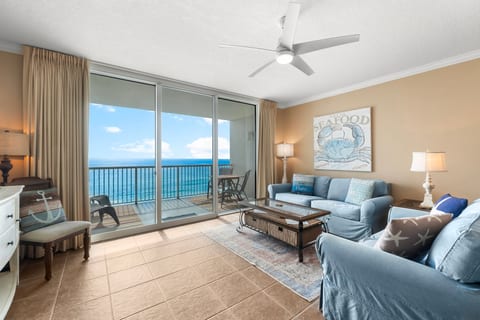 Living Room With Gorgeous Views & Queen Sleeper Sofa