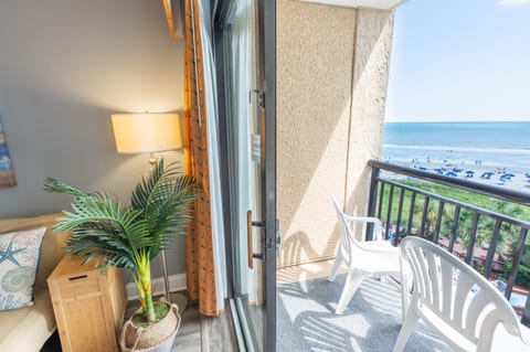 Direct Oceanfront, Beautifully Decorated