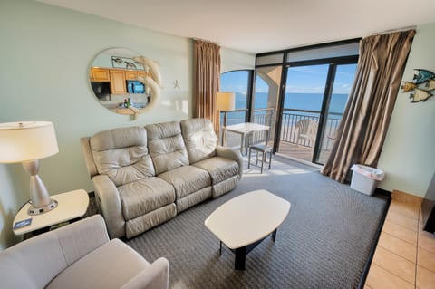 Living Room with Stunning Views🌊☀️