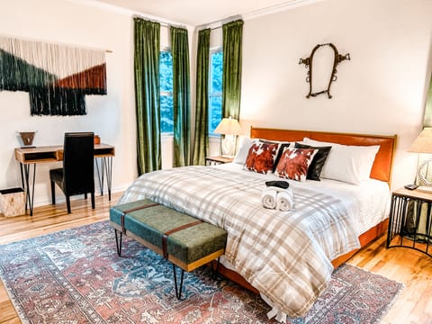 Western Golden Premium Retreat