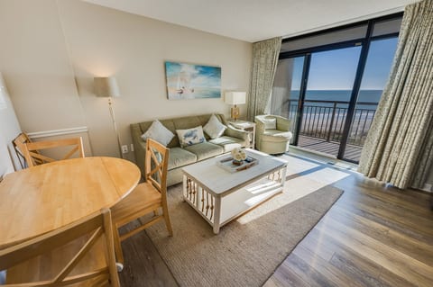 Living Room with Stunning Views🌊☀️