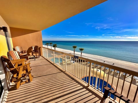 Large Private Balcony Overlooking Waves & Pools