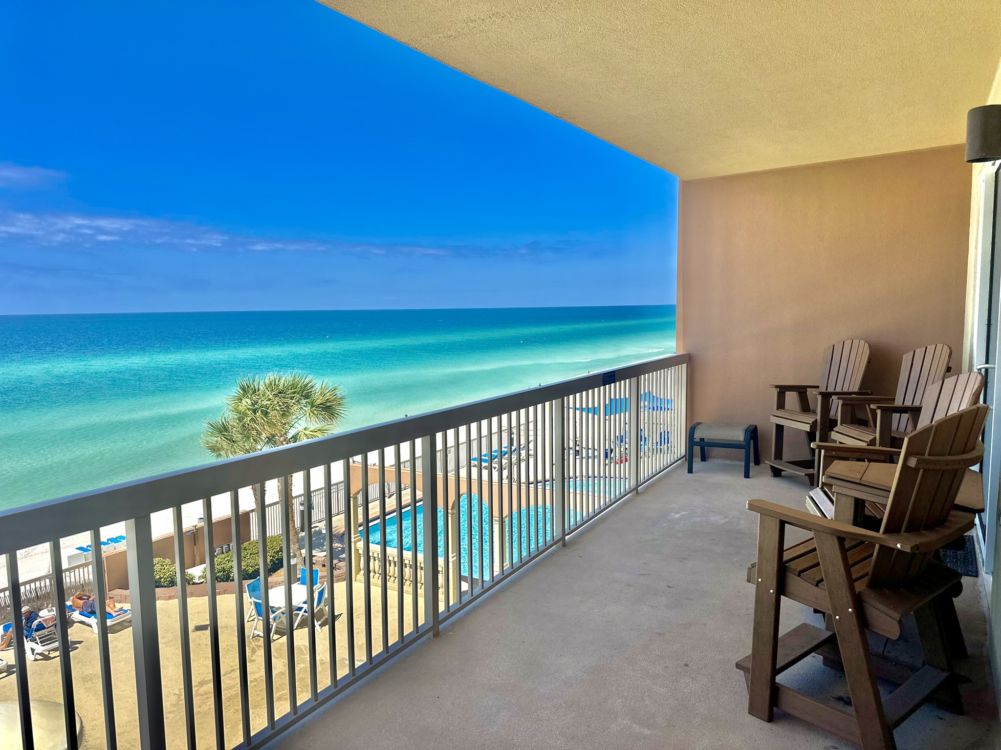 Large Private Balcony Overlooking Waves & Pools