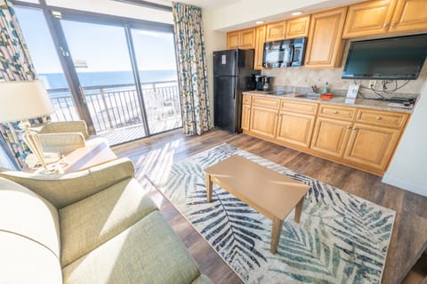 Beautifully Decorated, Direct Oceanfront