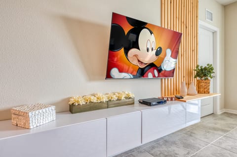 Adorable 2 BR 10 minutes from Disney FREE WATERPARK