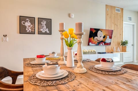 Adorable 2 BR 10 minutes from Disney FREE WATERPARK