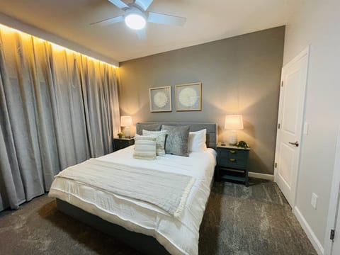 2588-Stunning Themed-House at Storey Lake