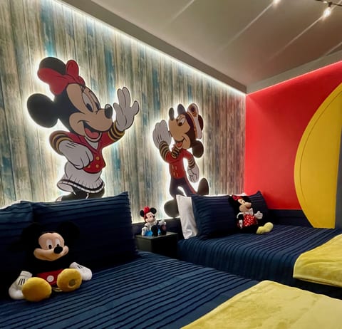 2596 - NEW House at Storey Lake * Themed Bedrooms