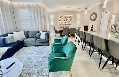 Luxury Themed-House at Storey Lake