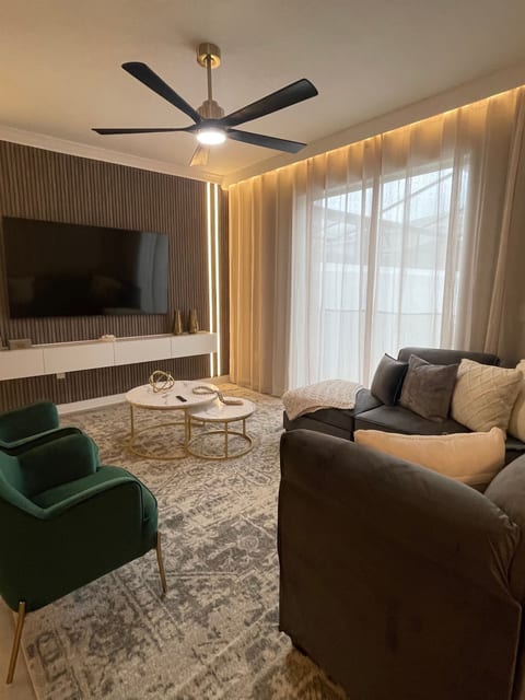 Luxury Themed-House at Storey Lake